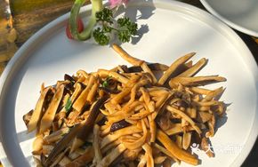 Mint-Fried Three Mushrooms