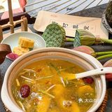 原来在阳澄湖吃大闸蟹也可以这么浪漫～ 🍂