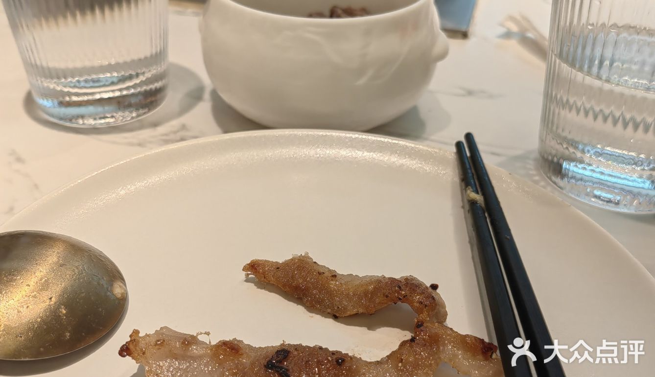厨师烹饪热火朝天