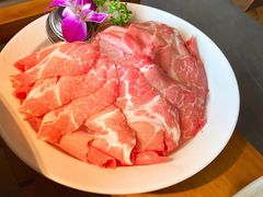 山猪五花肉-旺晖本帮骨头煲·深夜火锅(梅园路店)