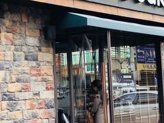 门面-红跑车蛋糕世界(网巾市店)