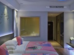 -皇马海口湾海景酒店(万绿园秀英港店)