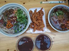 -爆炸头阿姨小四川正宗川味小吃(无任何分店)