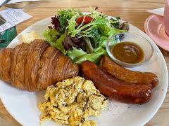 英式牛角包配芝士肠全餐-GOTLOT COFFEE&KITCHEN角落厨房NOOK店