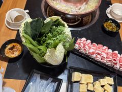 -果松木炭酸菜铜火锅·外婆参鸡汤