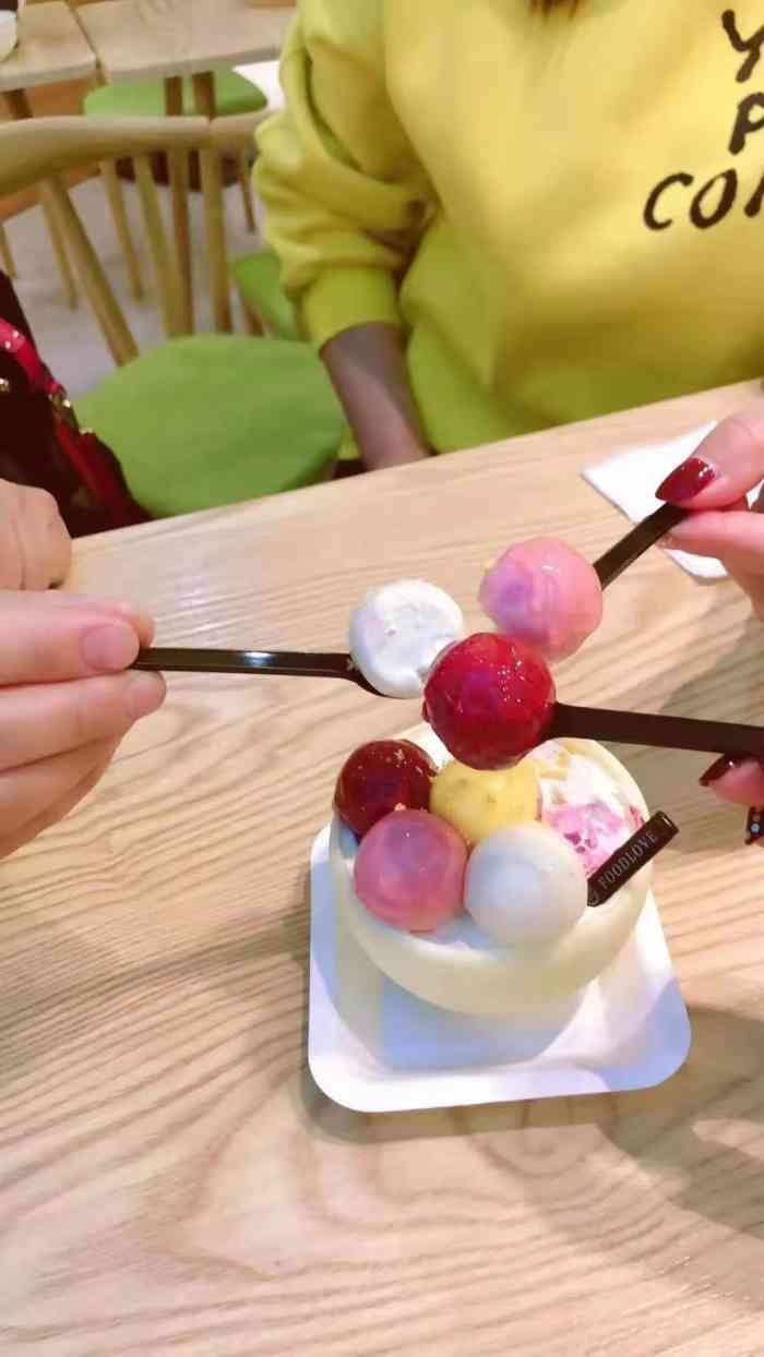 foodlove蛋糕(汇邻湾店)-"万圣节的蛋糕上次去没有栗子的,买了两个小.