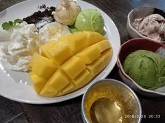 -莓园冰淇淋店