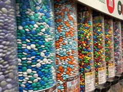 -m豆巧克力世界(上海世茂广场店)