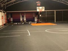 -洛克公园·篮球·足球·羽毛球(莘庄店)