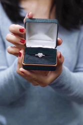 -威德钻石-克拉钻大本营(南京东路店)