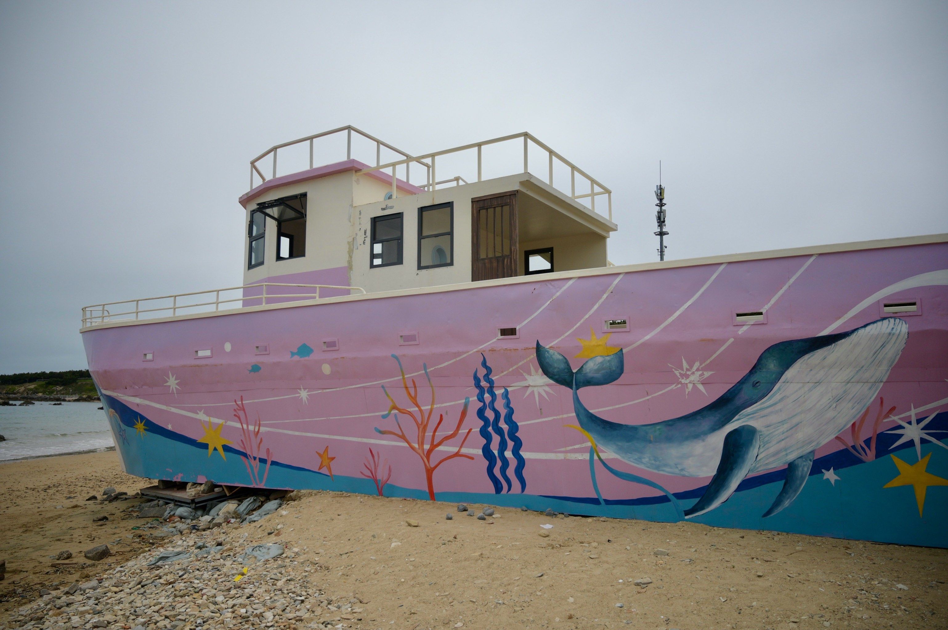 终于也打卡了连三岛的网红船
远望灵山岛也太美了吧

#0元玩转