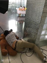 -现代经典婚纱摄影