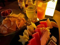 -FOUR PLAY BAR
