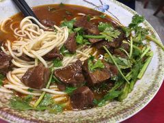 红烧牛肉面-金杨拉面王小吃面馆·牛三宝面·红烧牛肉粉