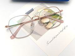 -罗伯特眼镜·蔡司官方授权(罗湖国贸店)