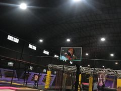 -嘿哟动霸CHUA·新潮玩运动娱乐中心·蹦床滑冰团建乐园