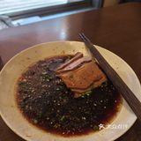 排队有一点，中午一点半还会不断有客人扶老携幼的进来
