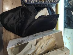 -星裳二手奢侈品回收鉴定(新华路店)