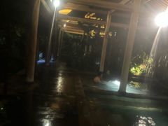 -腾冲洞山温泉村