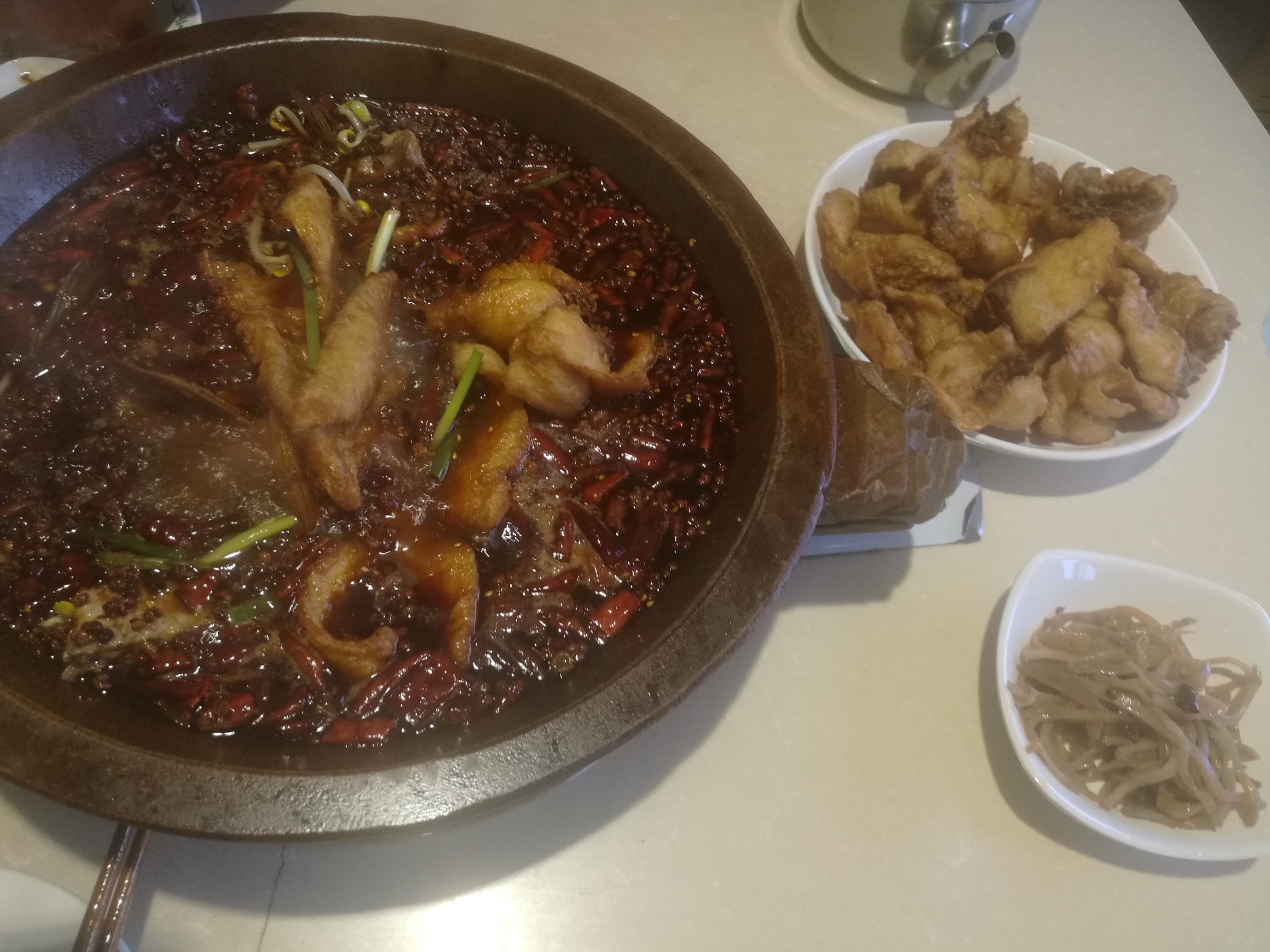 广州的！！吃到了仙气飘飘的石锅鱼！！