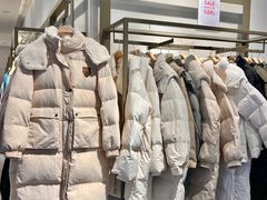 -URBAN REVIVO(济南领秀城贵和购物中心店)
