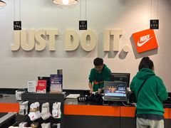 -百年港湾奥特莱斯(香炉礁店)