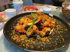 避风塘炒石岩蟹-79号渔船海鲜饭店(宝安店)