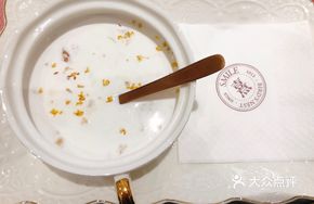 Coconut Jelly and Bird's Nest Dessert