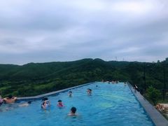 无边泳池-清远熹乐谷温泉度假酒店