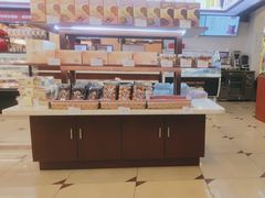 -红宝石·鲜奶小方·海派西点房(南丹店)