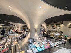 -钟书阁(珍园店)