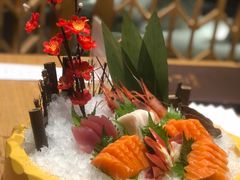 放刺身拼盘中-京旬海鲜放题·铁板烧自助餐厅