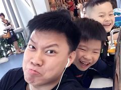 -冰纷万象滑冰场(深圳万象城店)
