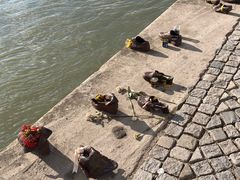 -多瑙河畔鞋履雕塑