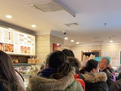 等位区-国际饭店·帆声西饼屋(黄河路店)