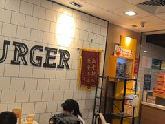-麦当劳(上海虹桥站30B检票口楼上)