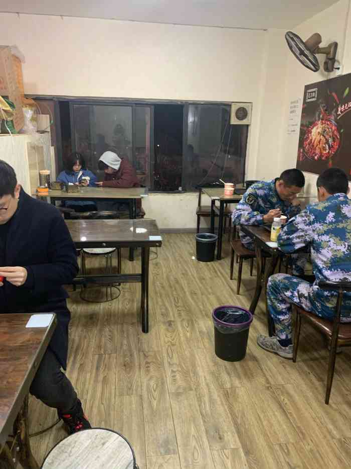 巴尔郎鸡公煲(交通学院店)-"和朋友去汉阳交通学校看她儿子,送衣服和