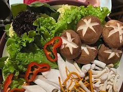 -老牌坊云南鱼豆花火锅(爱建店)