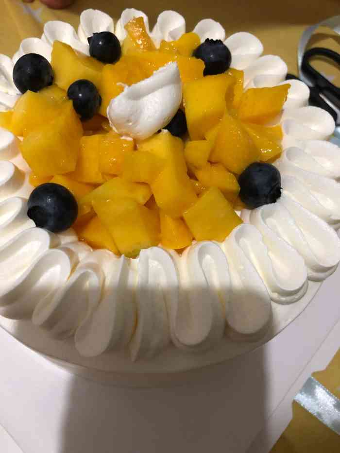 私家烘焙·生日蛋糕(运河店)-"6寸巧克力碎和芒果双拼蛋糕,简单又好吃