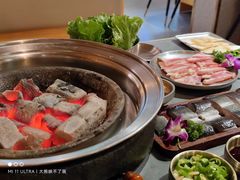 -围炉肉舍•炭烤活鳗•丹东海鲜烤肉(步行街店)