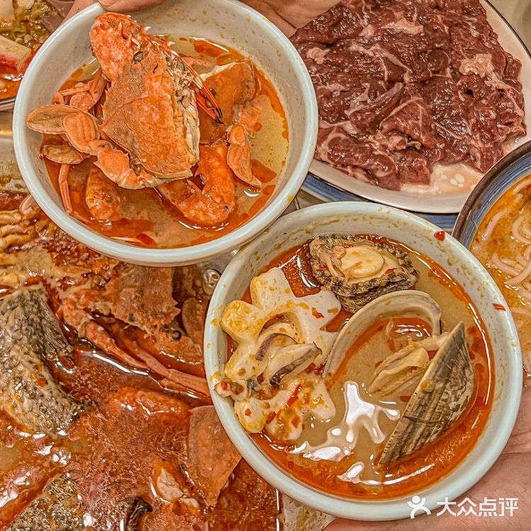 这家就在上邦，开了好几年，每天都有超多的食客在这排等候