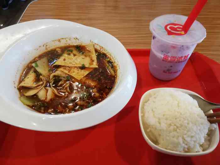 荟园食堂-"推荐一楼的抄手和牛肉面,以及杂粮饼和里脊.