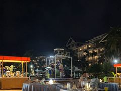 -亚龙湾希尔顿自助餐厅·海鲜·烧烤·沙滩BBQ·现场乐队