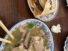 烧饼夹辣酱-老三羊汤【北兴隆街店】