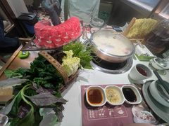 -洪氏嗨捞·广东猪肚鸡·椰子鸡火锅(西咸万象城店)