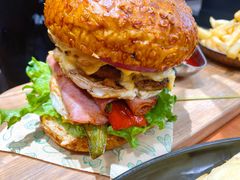 双蛋指椒牛肉汉堡-魏斯理汉堡(西安沣东吾悦店)