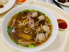 -爱雍·乌节