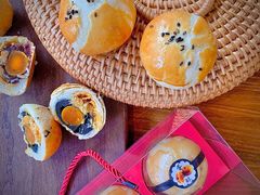 阿噗精致蛋黄酥-啊噗吐呦现场烘焙(麦凯乐店)