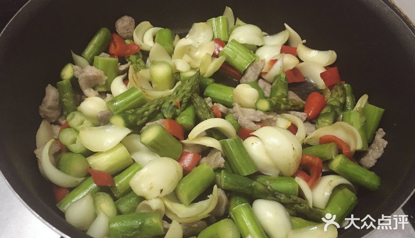 提高免疫力，增强食欲的菜式-芦笋百合辣椒炒瘦肉
