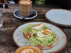 牛油果煮蛋吐司-RAC BAR(安福路店)